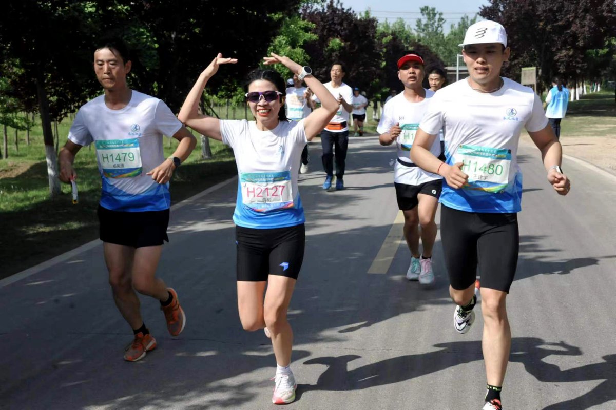 Run in this spring🌿! The 2023 Huaiyin Yellow River Ecological Half Marathon🏃 was kicked off at the Huaiyin District of Ji’nan, Shandong on May 7, and was participated in by 1,500 marathon lovers from nationwide. #Marathon #VitalityOfShandong