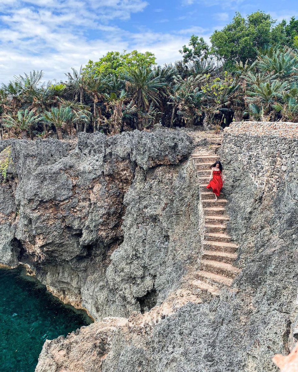 kkdayph's tweet photo. Siquijor is so underrated! So many gems to be explored in this paradise 😍 
📍 Pitogo Cliff
📍 Cambugahay Falls
📍 Salagdoong Beach

📸: tinyytraveler_ https://t.co/YRmHTTJGjp