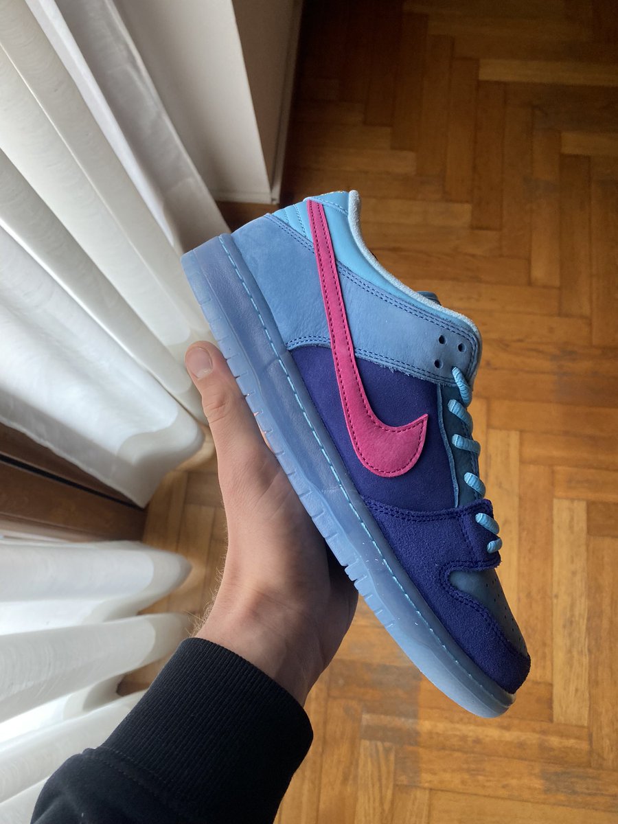 calos.day tweet media