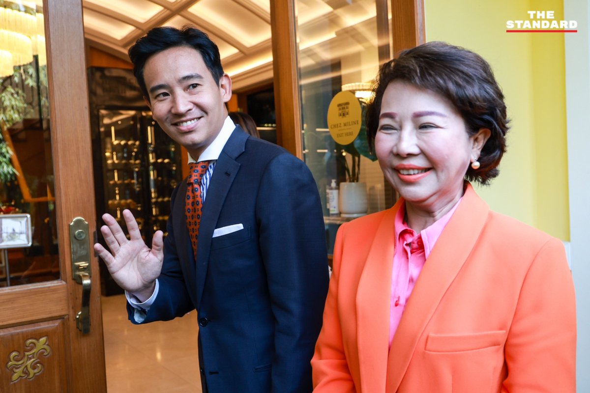 thestandardth's tweet photo. ก้าวไกลต้อนรับพรรคการเมืองพูดคุยจัดตั้งรัฐบาล

วันนี้ (17 พฤษภาคม) การพูดคุยจัดตั้งรัฐบาลที่นำโดยพรรคก้าวไกลที่ร้านอาหารบริเวณถนนสุโขทัยซึ่งนัดหมายกันในเวลา 16.00 น.

ภาพ: ศวิตา พูลเสถียร
#เลือกตั้ง66 #นายกพิธา #ก้าวไกล #เลือกตั้ง2566 https://t.co/dbAbFdCwZc