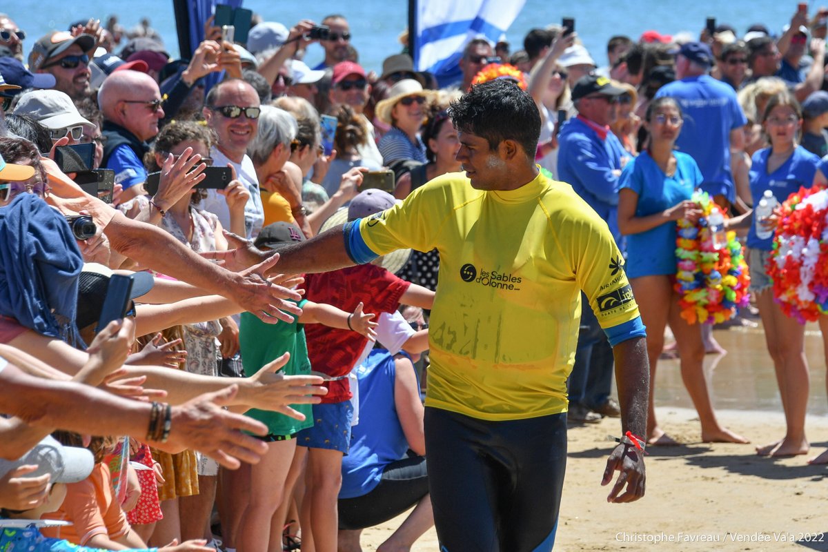 3 possibilités

1/intégrer l’équipe de bénévoles pour découvrir les coulisses de l'évènement

2/proposer une action pédagogique en lien avec la VA’A et ses valeurs

3/participer au défi jeunes, course dans la baie de 2 X 6 km

Partenaire <a href="/campusnautisme/">@CampusNautismePaysdeLaLoire</a> <a href="/paysdelaloire/">Pays de la Loire</a> 

©CFavreau
