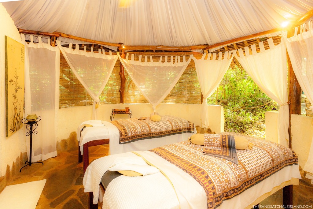 Step into our open-air treatment rooms and let us take care of you! From luxurious massages to refreshing facials, we've got everything you need to unwind and recharge. 😍💆‍♂️

#sandsatnomad #dianibeach #relaxation #facial #dayspa #selfcare #facials #massagetherapy #reflexology #…