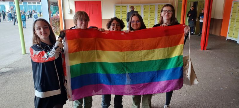 CollegeLongueau's tweet photo. #17mai, # Journée internationale de lutte contre l’homophobie et la transphobie, le @collegeLongueau s’engage dans la lutte contre toutes les discriminations à travers ce mur d’expression. https://t.co/R97ru2wtYE