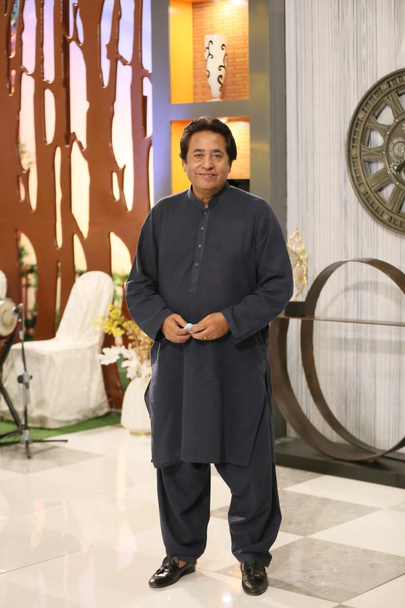 PTVHomeOfficial's tweet photo. Singer Hur Abbas was also part of todays show.
Chef Zufishan led the kitchen segment.
#ptv #ptvhome #ptvlive #liveshow #morningshow #morningathome #juggunkazim #filmindustry #syednoor #sairanaseem #film #music #livemusic #entertainment https://t.co/akux3Y4tNg