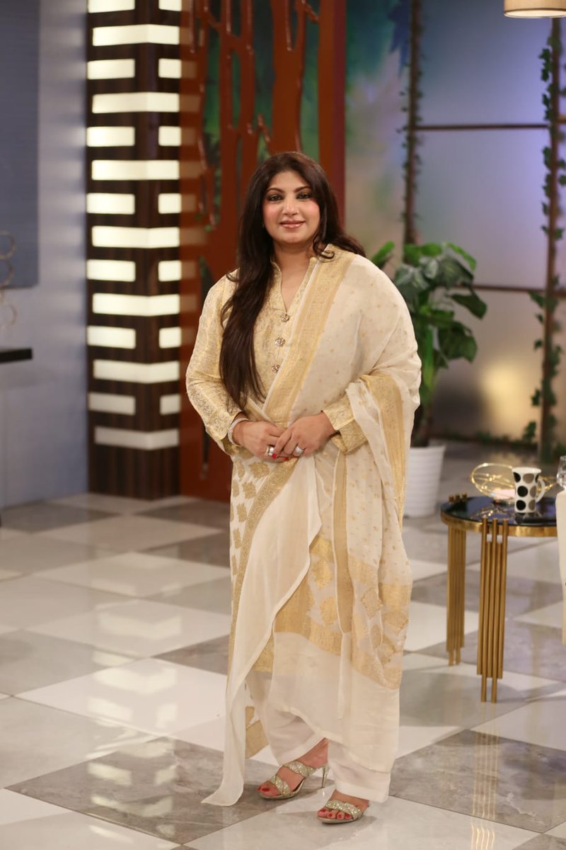 PTVHomeOfficial's tweet photo. Singer Hur Abbas was also part of todays show.
Chef Zufishan led the kitchen segment.
#ptv #ptvhome #ptvlive #liveshow #morningshow #morningathome #juggunkazim #filmindustry #syednoor #sairanaseem #film #music #livemusic #entertainment https://t.co/akux3Y4tNg