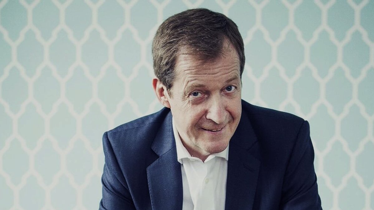 offgridsessions's tweet photo. Our theme this year of "Time to look to a more human future and reimagine the way we do things", seen through a political, social, economic and cultural lens, who better to kick us off than @campbellclaret talking about his new book "But what can I do?" https://t.co/cYHtYmFcCG https://t.co/DwWYbL8UHq