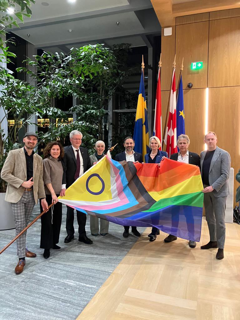 Vandaag is de Internationale Dag tegen homofobie, bifobie, interseksefobie en transfobie.

Samen blijven we opkomen voor het recht om jezelf te kunnen zijn en spreken we ons uit tegen haat en discriminatie. 

Vandaag en alle andere dagen van het jaar.

#IDAHOT #IDAHOBIT