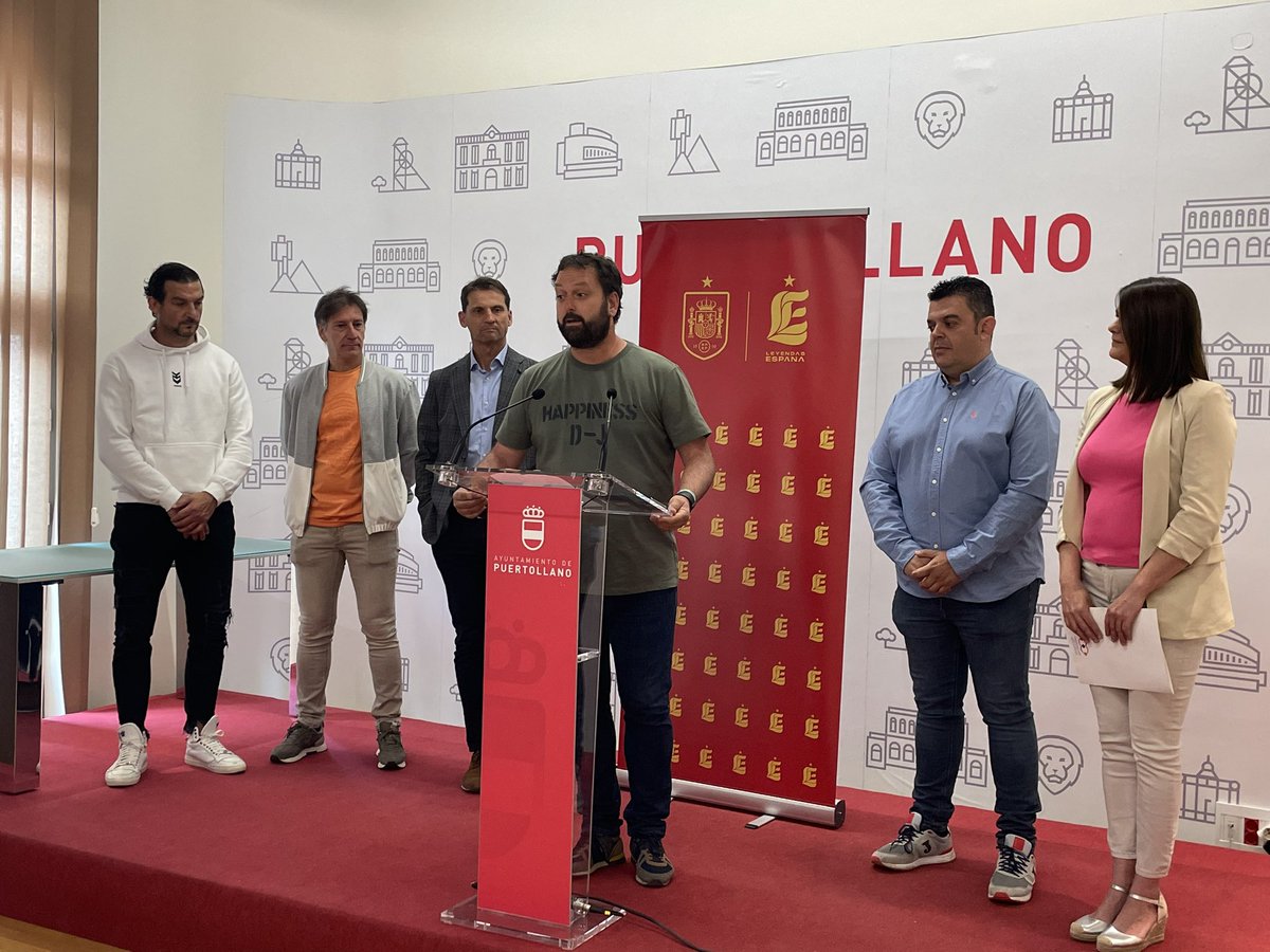 AtcoVeteranos's tweet photo. Presentación del partido del Sábado 27 de Mayo con la asistencia de Ricardo, Fernando Giner y Alfonso, de las @leyendasespana 

Presentes también Laura, de la Asociación Incluye-Tea, el Concejal de Deportes @JESUSFABIAN2 y nuestro presidente Jesús Navarro https://t.co/ve2ONmPSBs