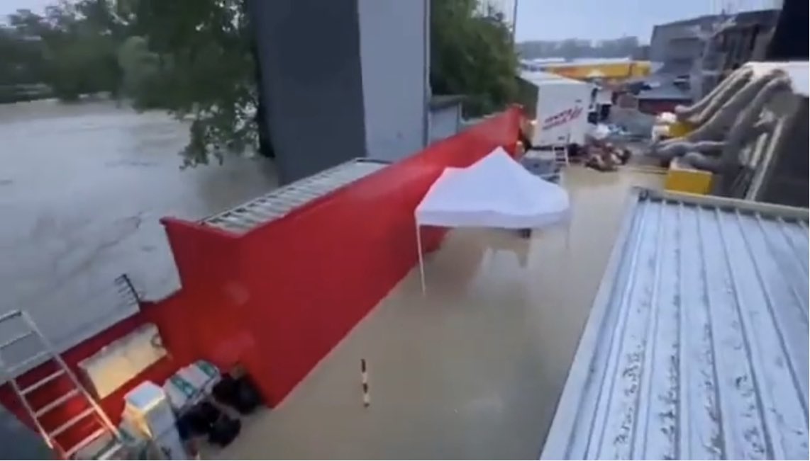 JayBEditing's tweet photo. Current photos of the paddock and garages. #ImolaGP https://t.co/R9tFsndlOW
