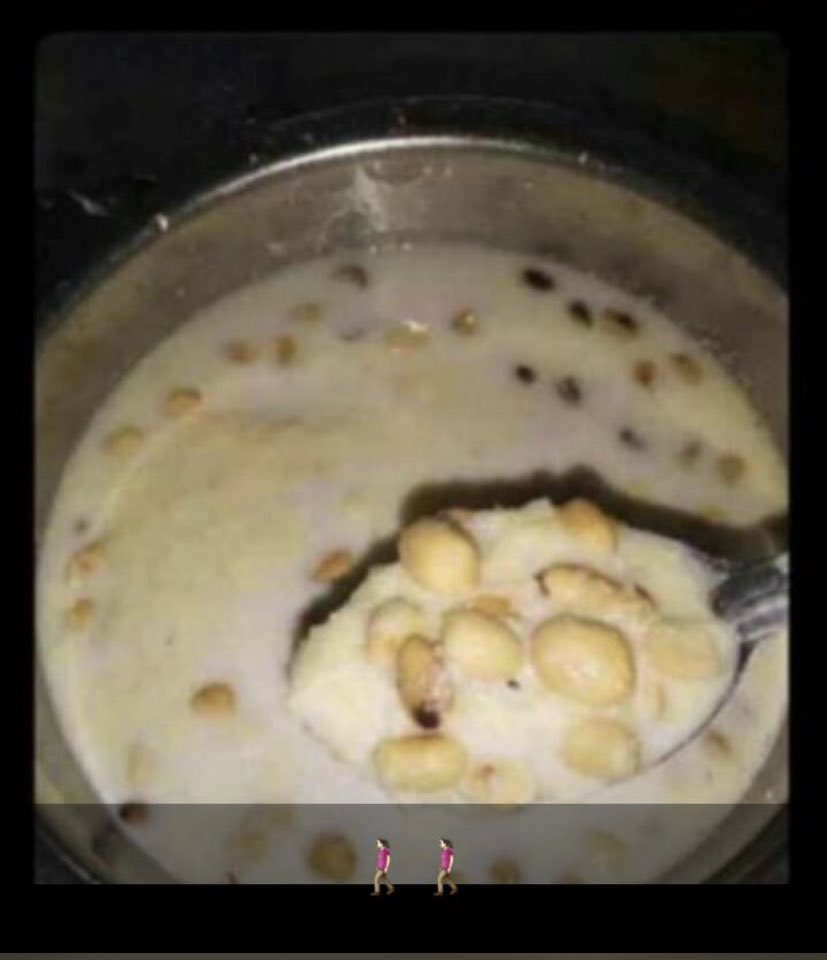 Datboylanz's tweet image. Another morning to drink Brazilian
arrowroot flakes and floating berries