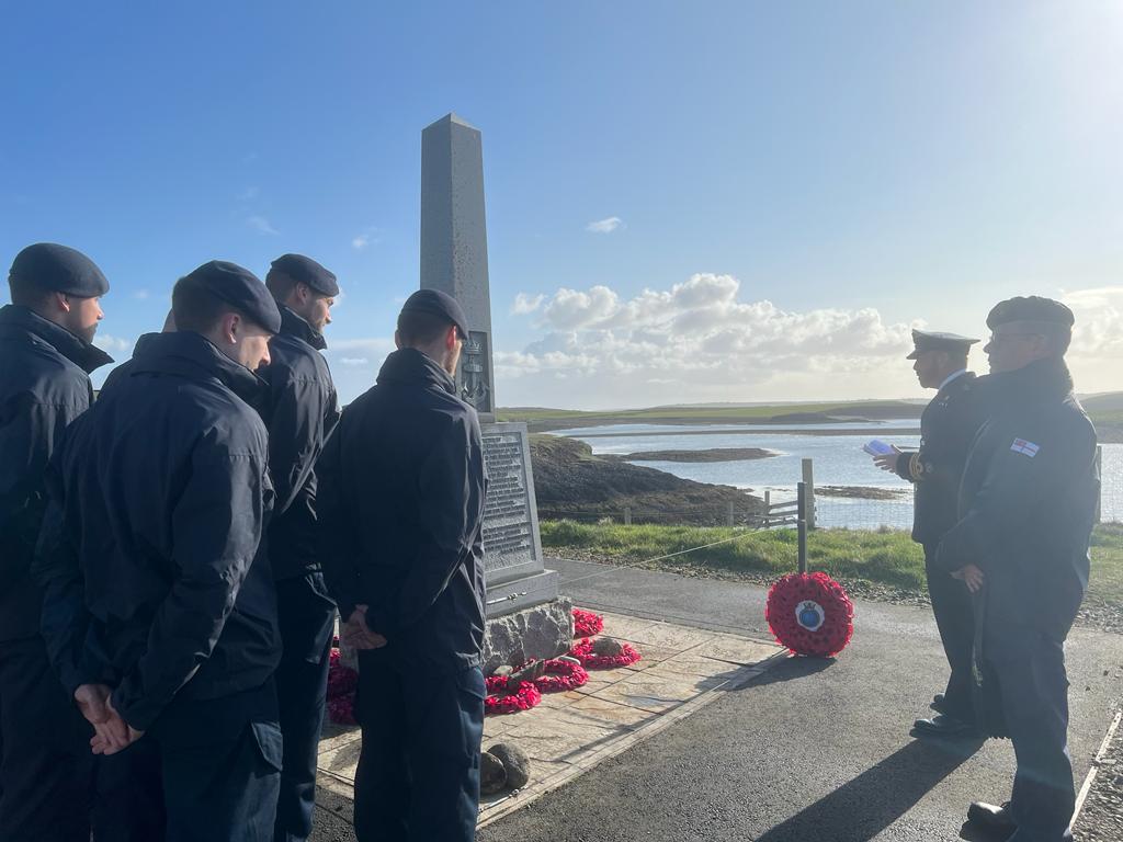 RNinScotland's tweet photo. Last weekend, @HMSPenzance visited #Stornoway in the Outer Hebrides.Whilst there, they paid their respects at the HMY IOLARE memorial. On behalf of the ship, thank you for the local welcome. BZ MCM Crew 1 👏

#StrongerTogether @RoyalNavy @CommanderUKMCMF @StornowayPort @cne_siar https://t.co/9rWAkCL4bO