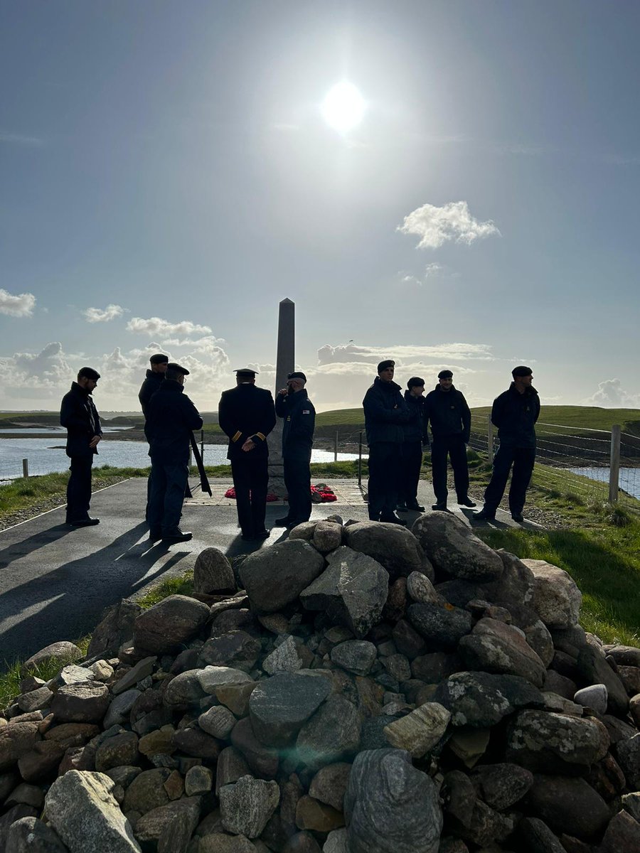 Last weekend, <a href="/HMSPenzance/">HMS Penzance</a> visited #Stornoway in the Outer Hebrides.Whilst there, they paid their respects at the HMY IOLARE memorial. On behalf of the ship, thank you for the local welcome. BZ MCM Crew 1 👏

#StrongerTogether <a href="/RoyalNavy/">Royal Navy</a> @CommanderUKMCMF <a href="/StornowayPort/">Stornoway Port</a> <a href="/cne_siar/">Comhairle nan Eilean</a>