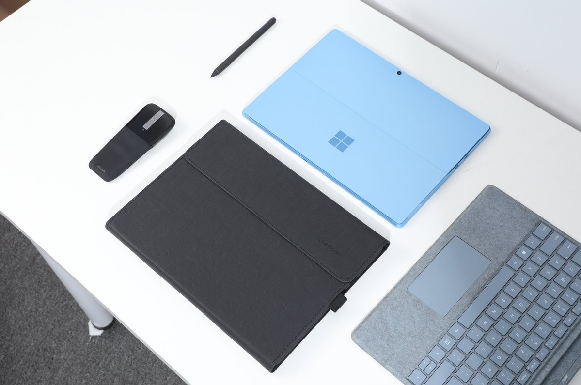 Which one do you prefer? Mysterious black or low-key blue👇#Surfacepro9 #Tabletcase #microsoftcomputeraccessories
amazon.com/dp/B0BLKHC2F6?…