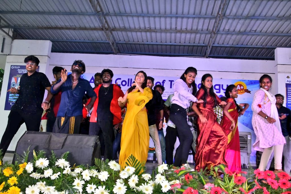 Stillsaravanan's tweet photo. Actor #ArchanaRavichandran &amp; Music Director #AniVee recently attended a cultural event as chief guests as part of #Imaigalo Album Song promotions &amp; entertained the students. The song has now crossed 1 M+ Views on #Youtube 🎼😍

@Vj_Archana_97 @AniVee13 
@RIAZtheboss @V4umedia_ https://t.co/UaDGgPkb3Q