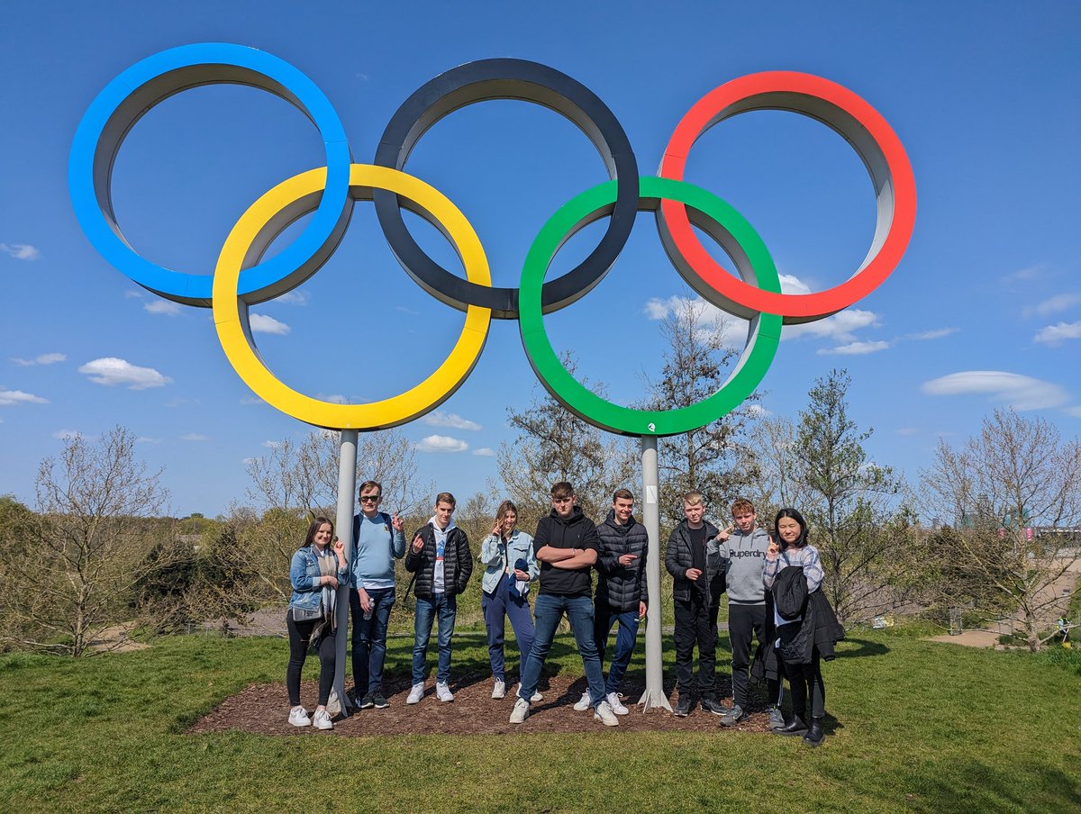 GeographyCds's tweet image. Sixth formers are out touring the Queen Elizabeth park. Investigating regeneration and NEA techniques @noordinarypark #geography