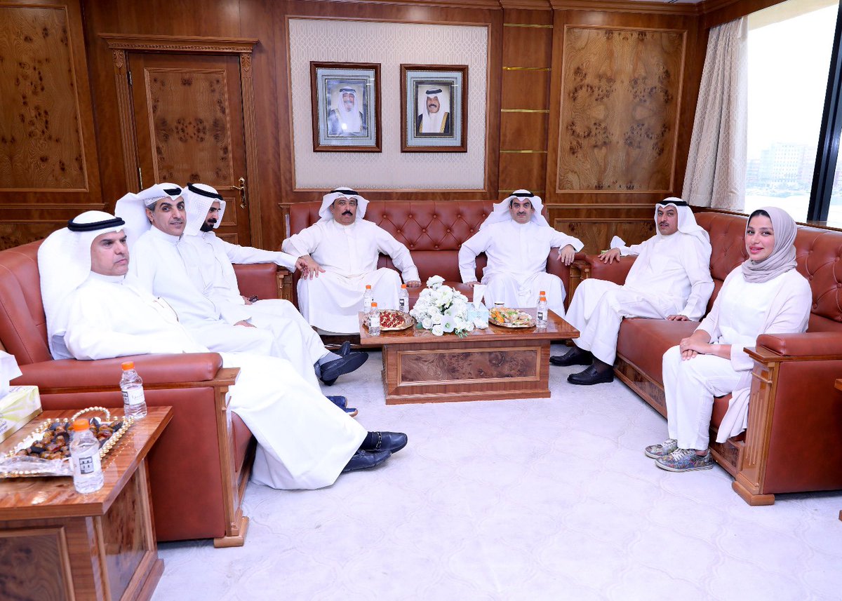 tr11201's tweet photo. انا واخواني اعضاء مجلس ادرة الاتحاد الكويتي لرفع الاثقال في زيارة الاخ العزيز يوسف البيدان رئيس الهيئه العامه للرياضه https://t.co/vwhWTW4het