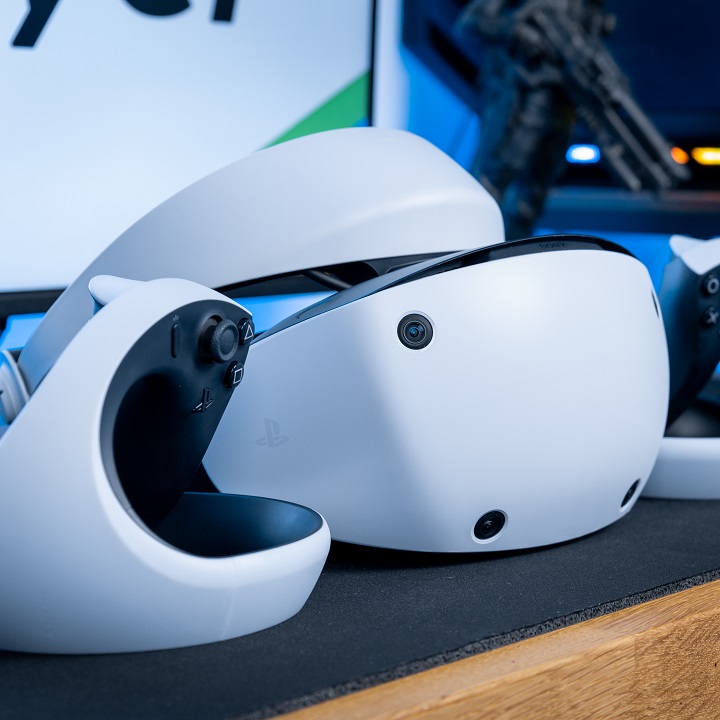 Ebuyer's tweet image. PlayStation VR2 has landed at Ebuyer!

With HDR OLED displays, eye-tracking, and new Sense controllers, is it the best virtual reality headset on the market? 🤔

Check out our review 👉 bit.ly/3Mwz75o

@PlayStationUK #vr2 #eyetracking #techblog #blogpost #oledhdr