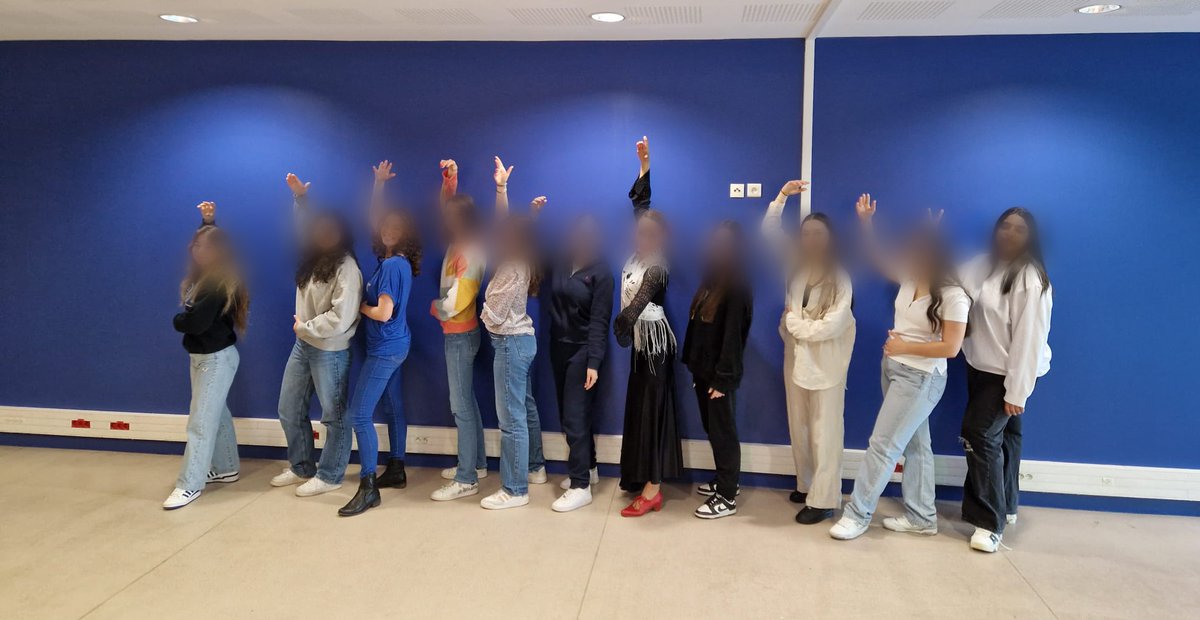 BassinEnghien's tweet photo. LPO_LouisArmand: RT @DDF_AUFRERE: Les sections euro espagnoles ont participé à un atelier flamenco. 
Présentation de l'histoire du flamenco puis les élèves se sont essayés aux palmas, au rythme du tiempo contratiempo et ont appris une choré de sevillana.… https://t.co/d1GOONd6EG
