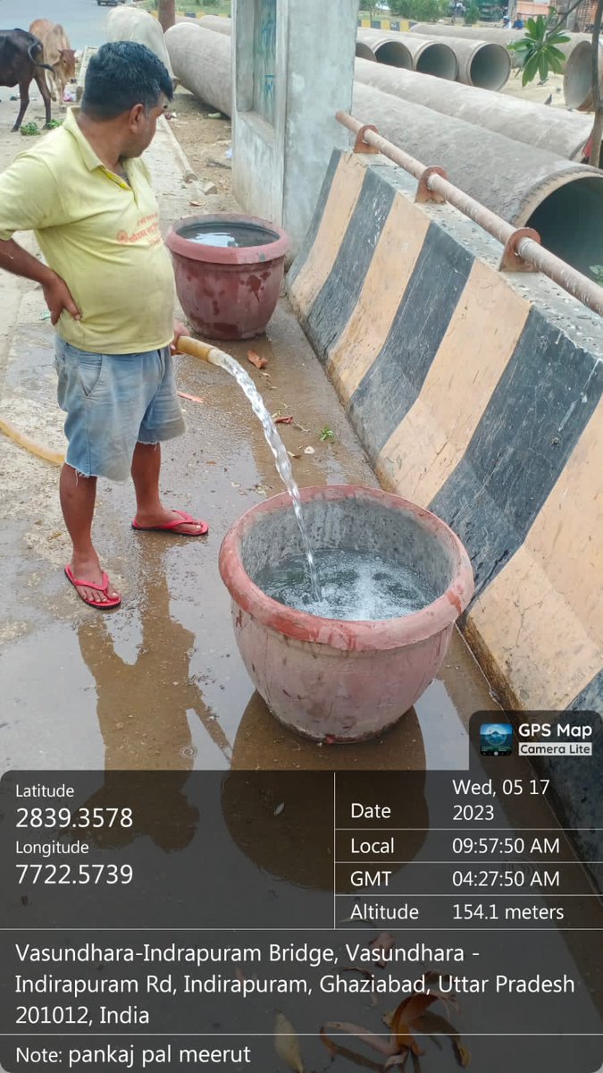 Unique initiative from Ghaziabad Nagar Nigam - Municipal Corporation to help animals & birds quench their thirst. @AMRUTCityGzb @GzbNagarNigam 
-
'While incessantly looking for water in wells dug by men, ones thirsty have drunk enough sand to  prove it'