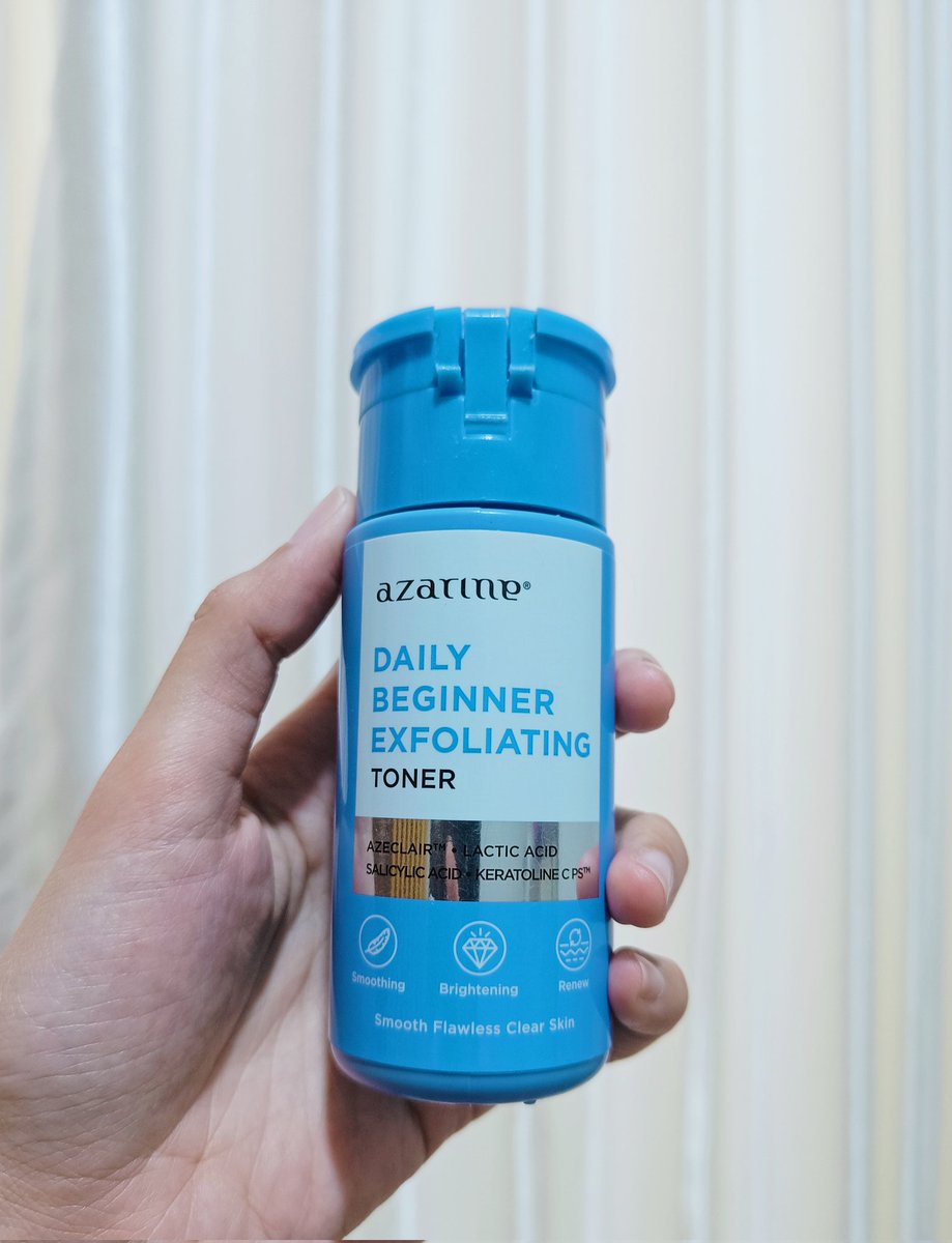 Ntah kenapa toner Azarine yang model begini kurang enak, masa baru setengah pake pencetannya udh ga berfungsi alhasil tiap make dibuka dulu tutup yang puteran.