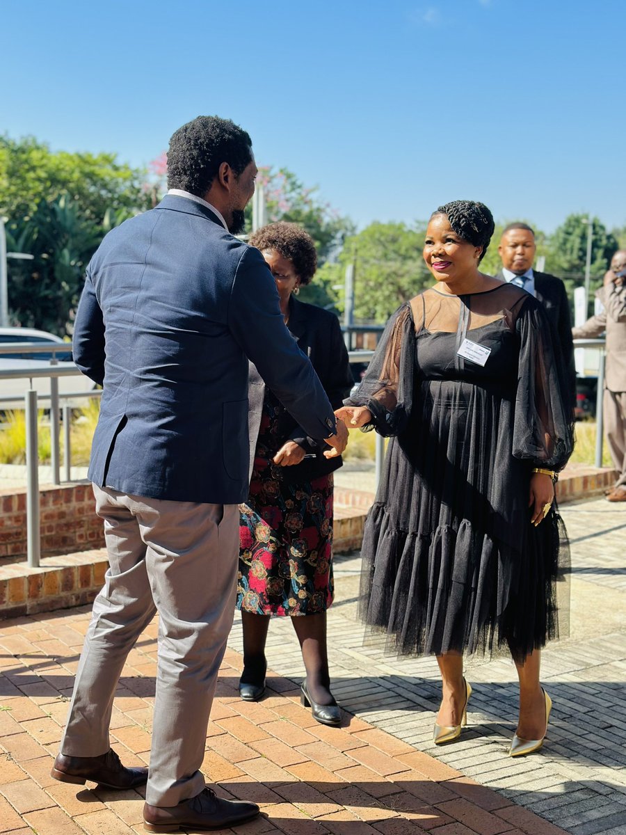 iamshe1747's tweet photo. Handover of Mobile Science Laboratory @UniMpumalanga by Deputy Minister @ButiManamela https://t.co/WhAJKwhMAB