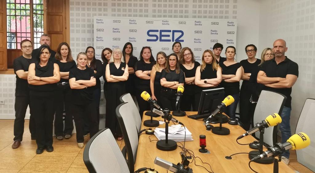 Miércoles Negros para denunciar la precariedad laboral en los medios de comunicación