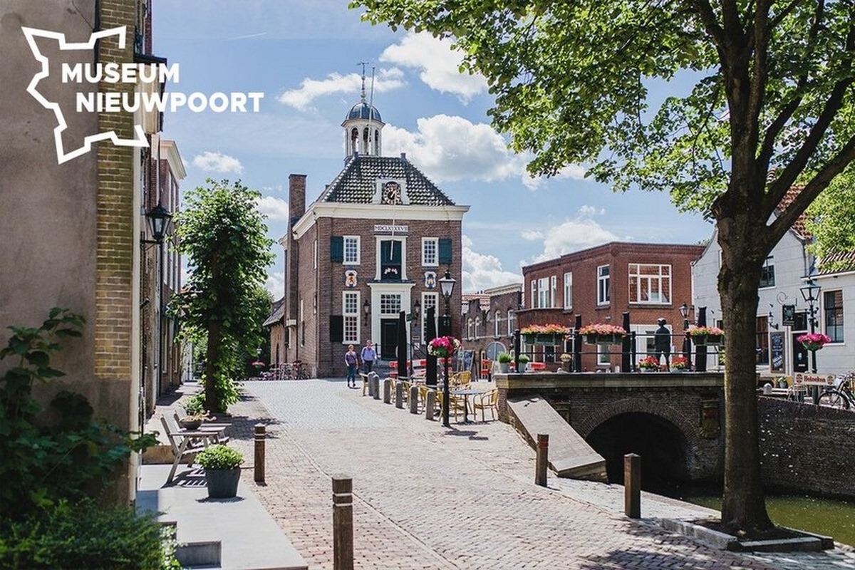 Op zaterdag 27 mei 2023 om 16.00 uur opent Museum Nieuwpoort de nieuwe wisselexpositie ‘De waterwolf slaat toe - Watersnoden in de Alblasserwaard. De wisselexpositie is te zien tot 1 mei 2024. #nieuwpoort tinyurl.com/y4o5d5de