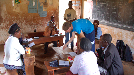 What values determine individual behaviour in collective action for resource governance?

👥 Participants in eight forest-dependant sights in Uganda and Bolivia were surveyed on their values and then engaged in the Forest Management Game. 🧵1/8

#CollectiveAction #GameTheory