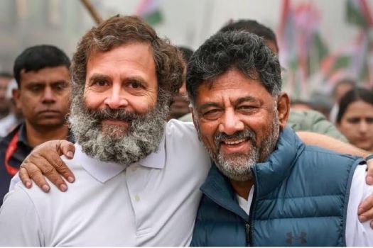 andhranewstoday's tweet photo. రాహుల్ గాంధీ బుజ్జగింపుతో పంతం వీడిన డీకే
https://t.co/ZcQLIOub8L https://t.co/uFjoLCoO2r