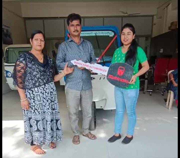 Happy Riding!!!📷
#ahmedabad
#happycustomer
#Congratulations Sunil Sir & Family 📷
#MahindraTreoAuto
#TreoAuto
#RideWithPride
#Mahindra
#MahindraRise
#happyfaces
#mahindralastmilemobility