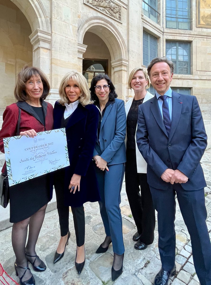 Society of the Wallace Fountains (@wallacefountain) on Twitter photo 🏆La Fondation <a href="/bernstephane/">Stéphane Bern</a> pour l'Histoire et Patrimoine <a href="/InstitutFrance/">Institut de France</a> nous a honoré hier avec une mention «coup de ❤️» présentées par Mme Macron en présence de Mme la Ministre <a href="/RimaAbdulMalak/">Rima Abdul Malak</a> et M. le Ministre <a href="/CBeaune/">Clément Beaune</a> pour nos efforts de préserver les fontaines Wallace. 🙏🏻 🏆La Fondation <a href="/bernstephane/">Stéphane Bern</a> pour l'Histoire et Patrimoine <a href="/InstitutFrance/">Institut de France</a> nous a honoré hier avec une mention «coup de ❤️» présentées par Mme Macron en présence de Mme la Ministre <a href="/RimaAbdulMalak/">Rima Abdul Malak</a> et M. le Ministre <a href="/CBeaune/">Clément Beaune</a> pour nos efforts de préserver les fontaines Wallace. 🙏🏻