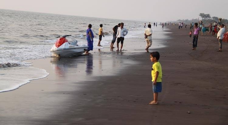 InfoGujarat's tweet photo. તિથલ બીચ : દક્ષિણ ગુજરાતનું લોકપ્રિય પ્રવાસન સ્થળ..

વલસાડથી ૪ કિલોમીટર દૂર અરબી સમુદ્રના કિનારે આવેલો “તિથલ બીચ” તેના દરિયાકાંઠે જોવા મળતી કાળી રેતી માટે ખુબ જ જાણીતો છે. આ વેકેશનમાં તમે પણ પરિવાર તેમજ મિત્રો સાથે તિથલના દરિયાકાંઠા પર જઈ મજા માણી શકો છો.

#GloriousGujarat https://t.co/qeIjEsMIA5