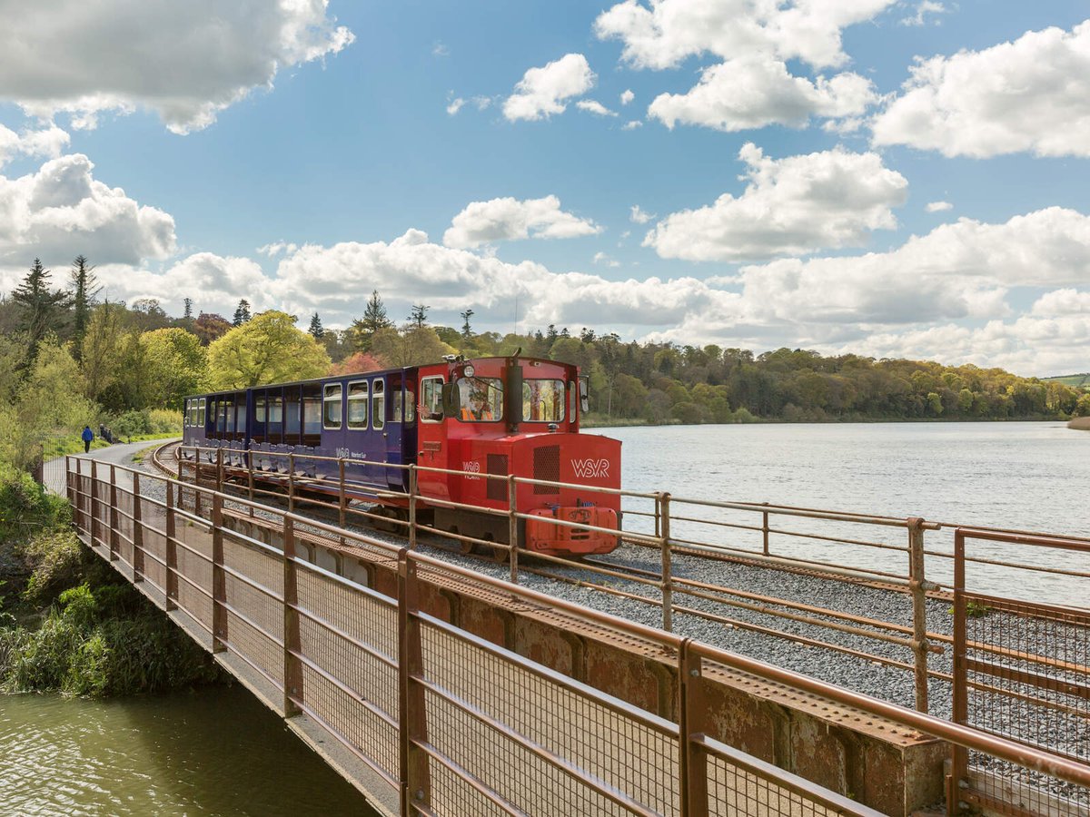 Choo-choo🚂 There's no better way to see the sights of #Ireland than by travelling along our tracks! 
 
📍 Co Waterford