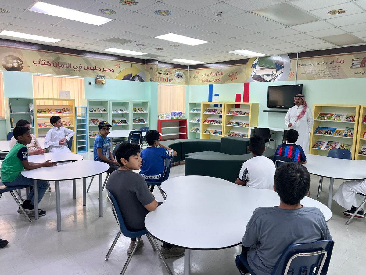 deffischool's tweet photo. قدم الموجه الطلابي الأستاذ بسام الشهري دورة عن #الانضباط_المدرسي 
وتعليمات عامة لقواعد
السلوك والمواظبة .

#التوجيه_الطلابي https://t.co/LrYIKojtan