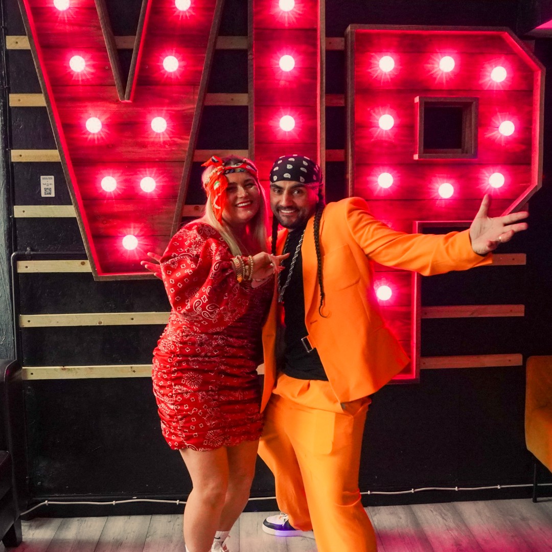 👩‍🍳Don’t miss the annual Ready Steady Cook competition, 12pm on Friday 26 May!

The competitors, Peter Gorton &amp; another willing chef will be assisted by @stfactorycic Toby &amp; Jo with, the event being compered by BBC Spotlight’s <a href="/NatalieCornah/">Natalie Cornah</a>

Find out more: flavourfestsw.co.uk/cookery-theatre