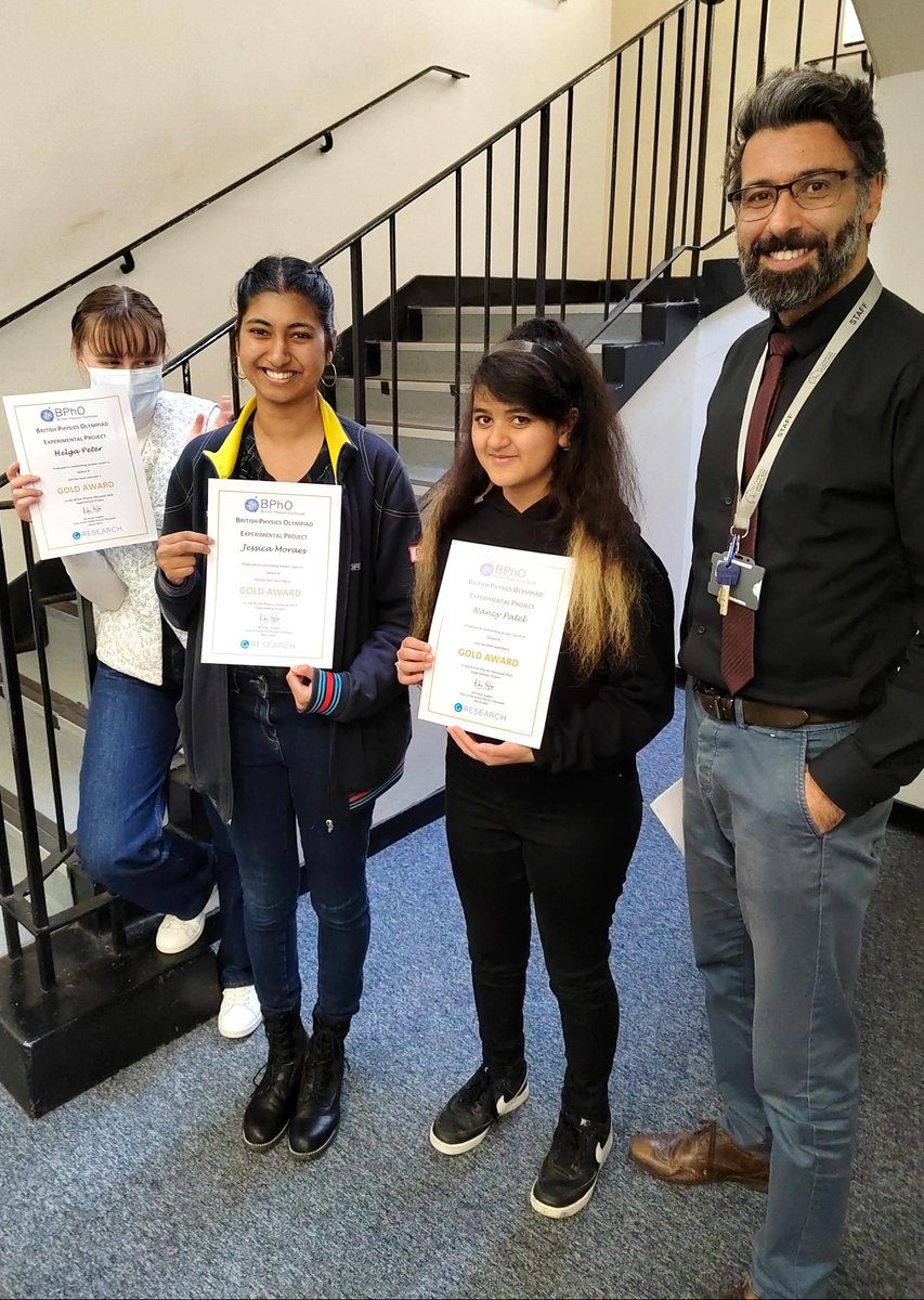 StCharlesSFC's tweet photo. Congratulations to Nancy Rose, Helga and Jessica, our Year 12 A Level #Physics students, who participated in the British Physics Olympiad experimental project and received a fantastic award certificate! ⭐

#bpho #stcharles #studentpraise #stem #studentsuccess #wearestcc https://t.co/NGSBymBtvP