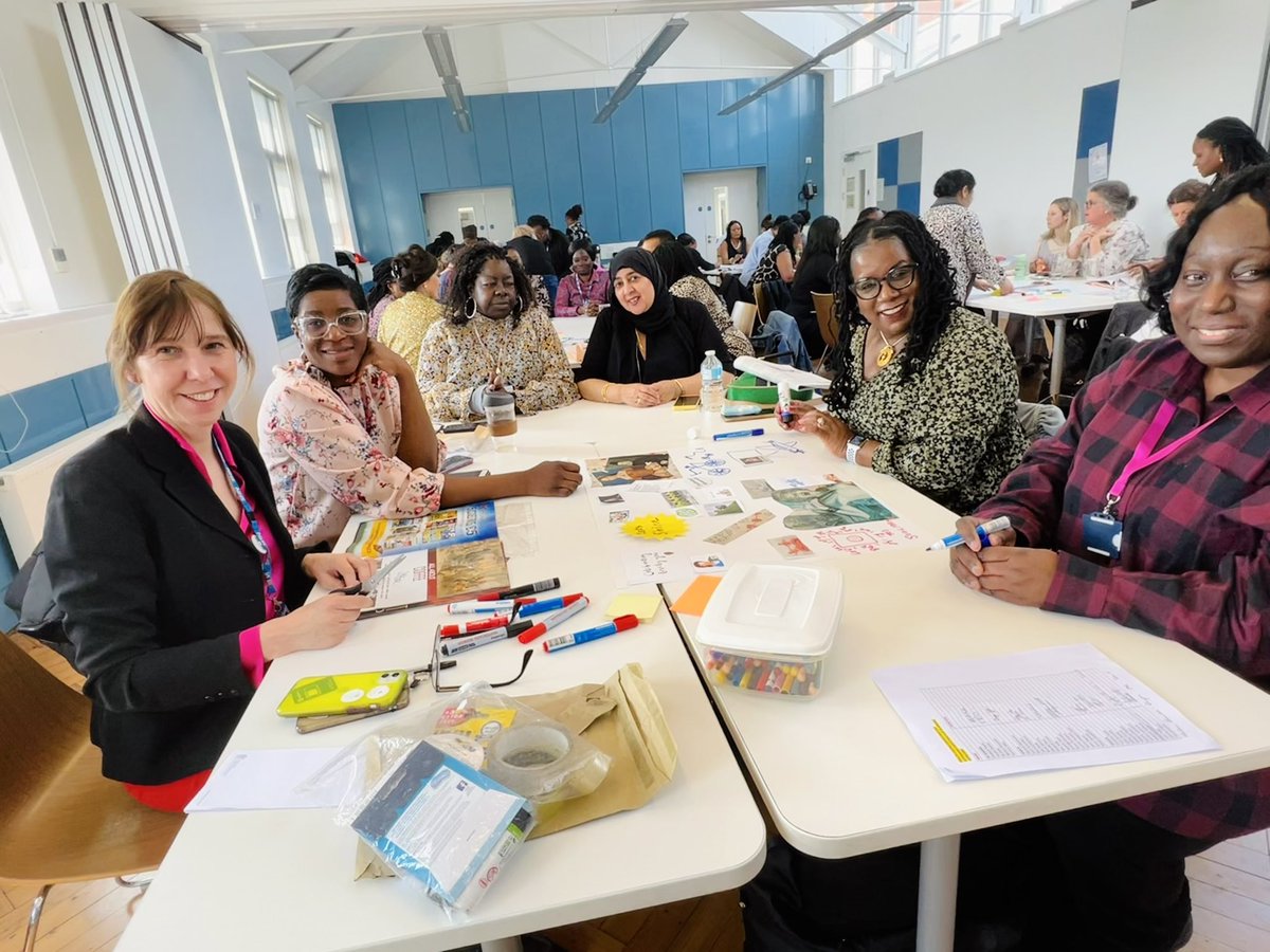 cludet2017's tweet photo. Making well-being poster at @CityHackneyHV Wellbeing Away Day. @NHSHomerton @abi_AAAK @ElizabethBegl18 https://t.co/Aauh9E9mo9
