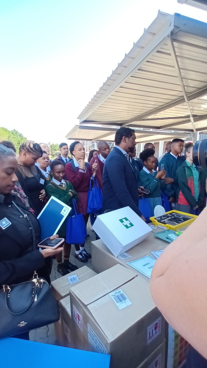 Mpolaik's tweet image. With Honorable DM Manamela at the Handover of the Mobile Science Lab. A partnership between @UniMpumalanga and @SasolSA #SasolinSociety #SasolFoundation @dsigovza
