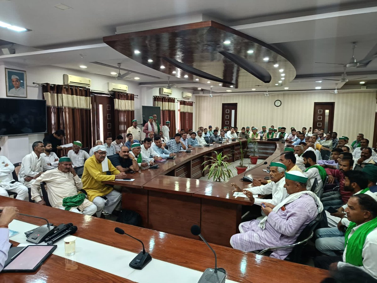 किसान दिवस का आयोजन कलेक्ट्रेट सभागार में किया गया।
<a href="/Cdomoradabad/">CDO Moradabad</a>
<a href="/ChiefSecyUP/">S.P. Goyal, Chief Secretary, GoUP</a> <a href="/CMOfficeUP/">CM Office, GoUP</a> <a href="/InfoDeptUP/">Information and Public Relations Department, UP</a> <a href="/UPGovt/">Government of UP</a> <a href="/AgriGoI/">Agriculture INDIA</a> <a href="/upagriculture/">U.P. Agriculture Dep</a>