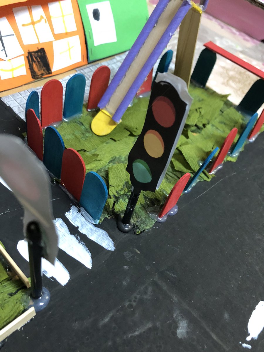 KiriakiMelliou's tweet photo. Primary students through @OutofEdenLearn slow down to observe local issues that matter to them and the people of their neighbourhood. Using the #options_explosion @ProjectZeroHGSE thinking routine they design maps to model actions for #RoadSafety #EdenLearn #citizenship https://t.co/wfa2bmvQpL