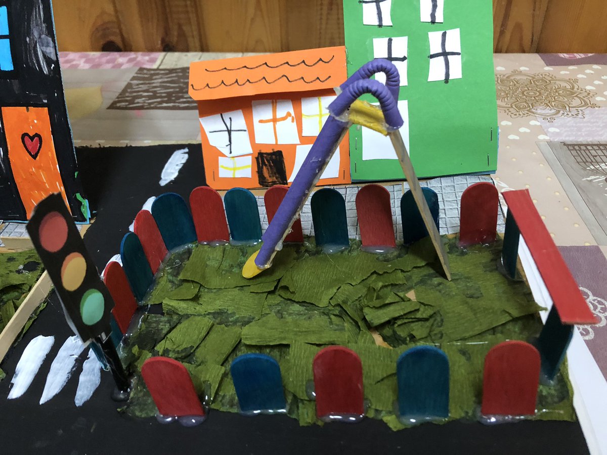 KiriakiMelliou's tweet photo. Primary students through @OutofEdenLearn slow down to observe local issues that matter to them and the people of their neighbourhood. Using the #options_explosion @ProjectZeroHGSE thinking routine they design maps to model actions for #RoadSafety #EdenLearn #citizenship https://t.co/wfa2bmvQpL