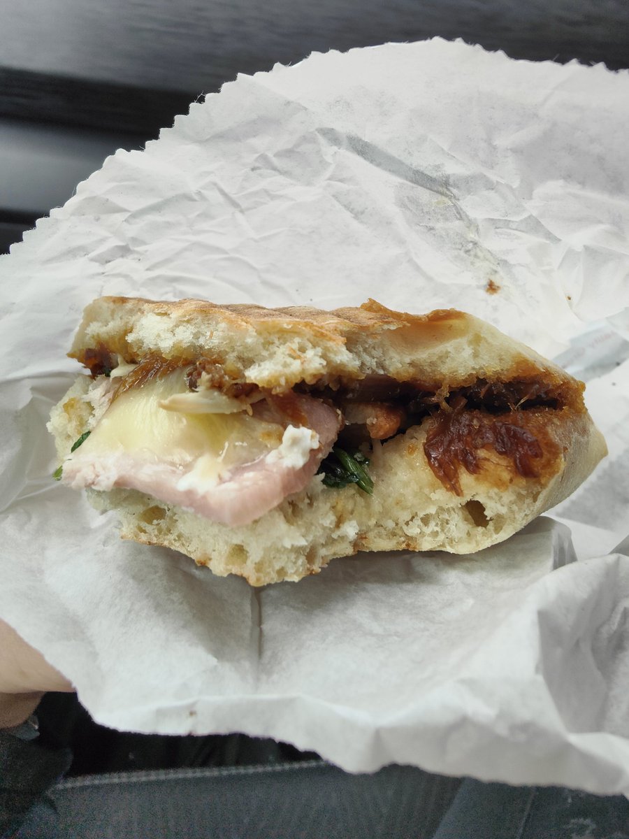 OneManOneSando's tweet image. Bacon / brie / caramelised onion chutney / spinach. Just what you need at 1030 beats the standard Greggs hands down. Bacon a bit under done for me though.
Cost - £4
7.5/10