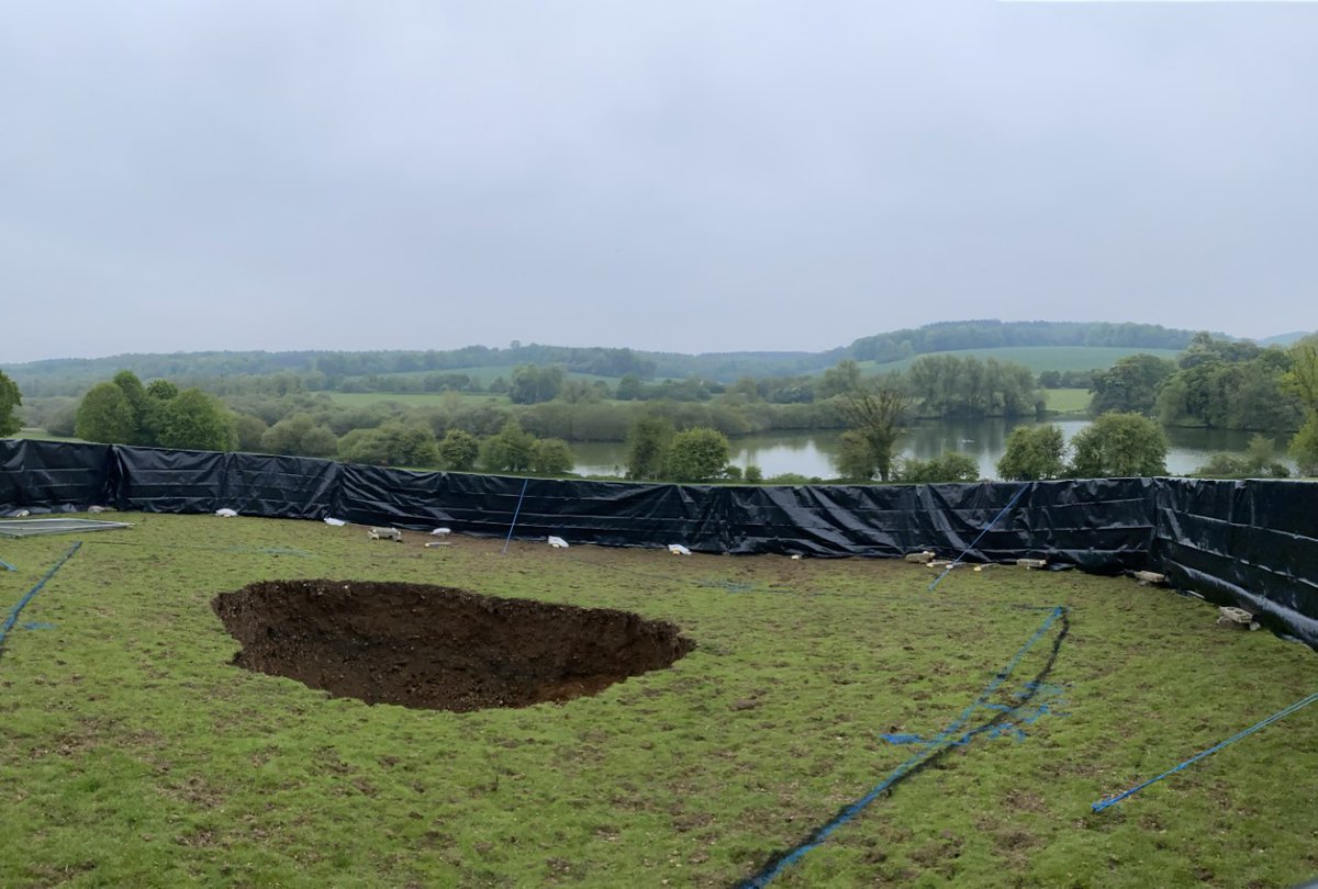 ChilternsNL's tweet image. On 13 May a 5m deep sinkhole appeared above the route of #HS2 tunnelling nr. Shardeloes Lake below Little Missenden.

For years we have warned that the fragile fractured chalk meant that tunnelling could lead to permanent damage.

Read our full statement: bit.ly/4312KBg