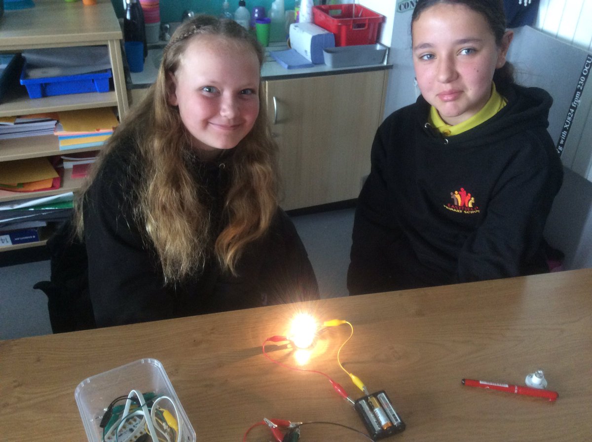EastfieldPSHull's tweet image. #6RT enjoying learning about series and parallel circuits #epsscience