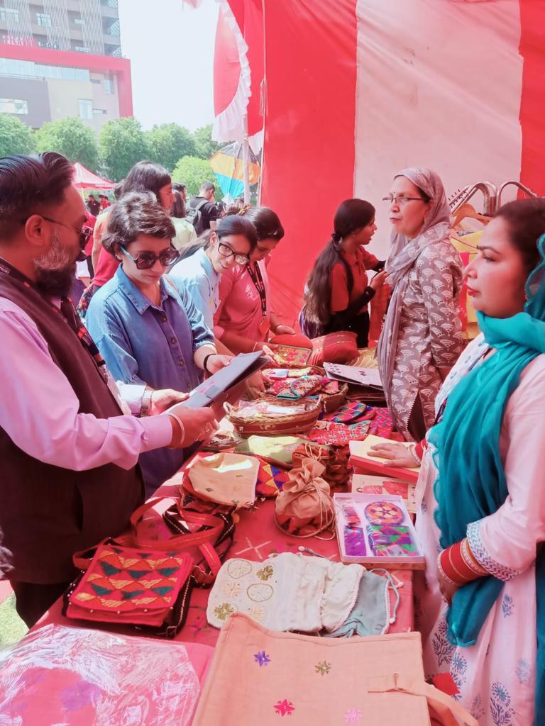 MBCT_Trust's tweet image. A Cultural &amp;amp; Heritage of Panjab Fair * was organised by students of Chitkara Design School held at their Rajpura campus from 8am to 6pm. PHULKARI MAKERS BASSI PATHANA PMBP along with several other NGOs and students set up 18 stalls. 
#PMBP #PhulkariMakers #bassipathana