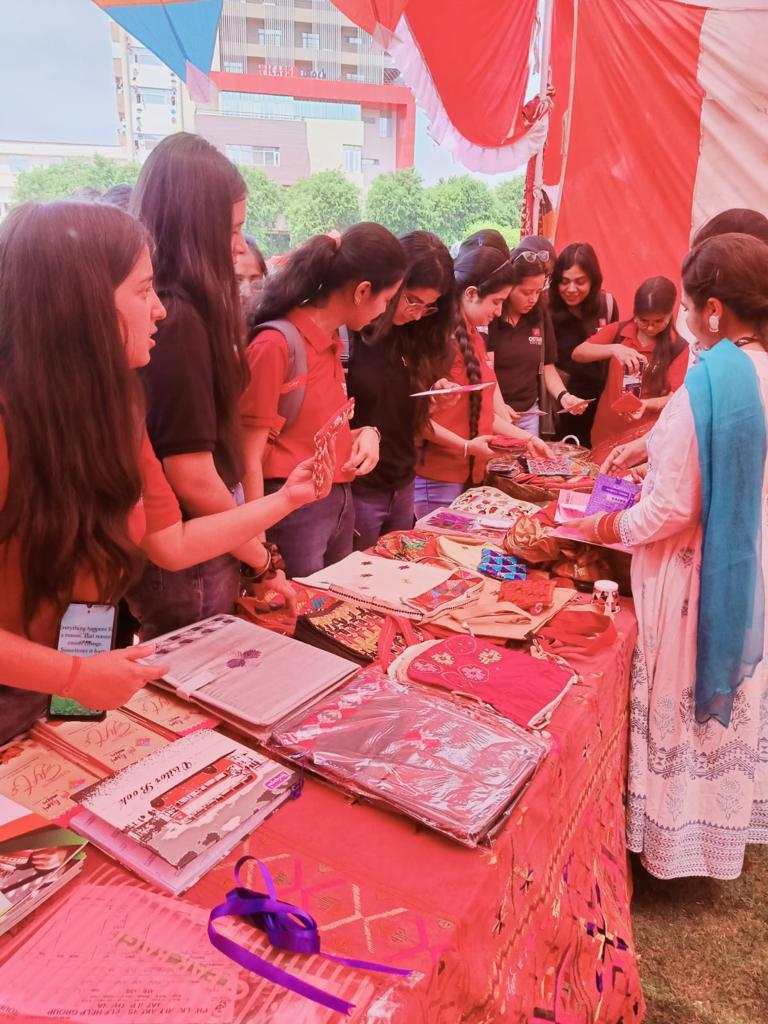 MBCT_Trust's tweet image. A Cultural &amp;amp; Heritage of Panjab Fair * was organised by students of Chitkara Design School held at their Rajpura campus from 8am to 6pm. PHULKARI MAKERS BASSI PATHANA PMBP along with several other NGOs and students set up 18 stalls. 
#PMBP #PhulkariMakers #bassipathana