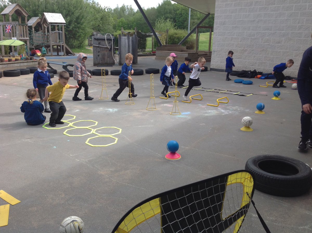 CanonNursery's tweet photo. @CanonNursery @CanonSharples @LT_Trust #skillwise @CSharplesSport #grossmotor https://t.co/nZrLne9SwI