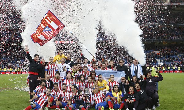 Atm1903Blog's tweet photo. ♥️🤍 Hace 🔟 años pintamos el Bernabéu de rojiblanco. ♥️🤍 https://t.co/1DGXKgSXjJ