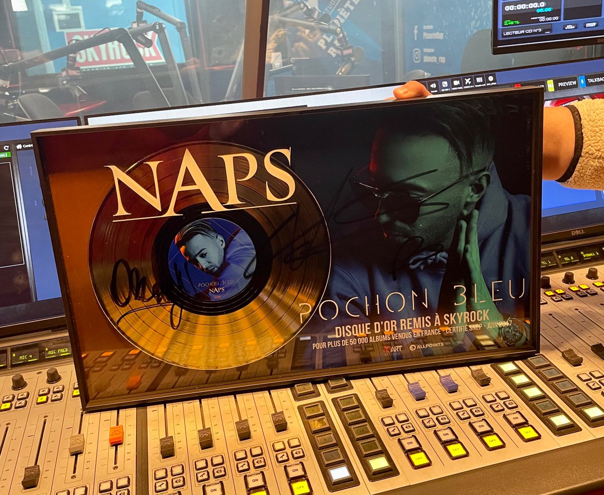 🎁#concours 

RT/FOLLOW et TWEET avec le #AmidiCestMehdi pour gagner le 📀DISQUE D’OR « pochon bleu »de <a href="/Napsvraicompte/">Naps</a> 📀

MasterClass ! COLLECTOR !

Tirage o sort 15h ! Bonne chance 🤞🏼