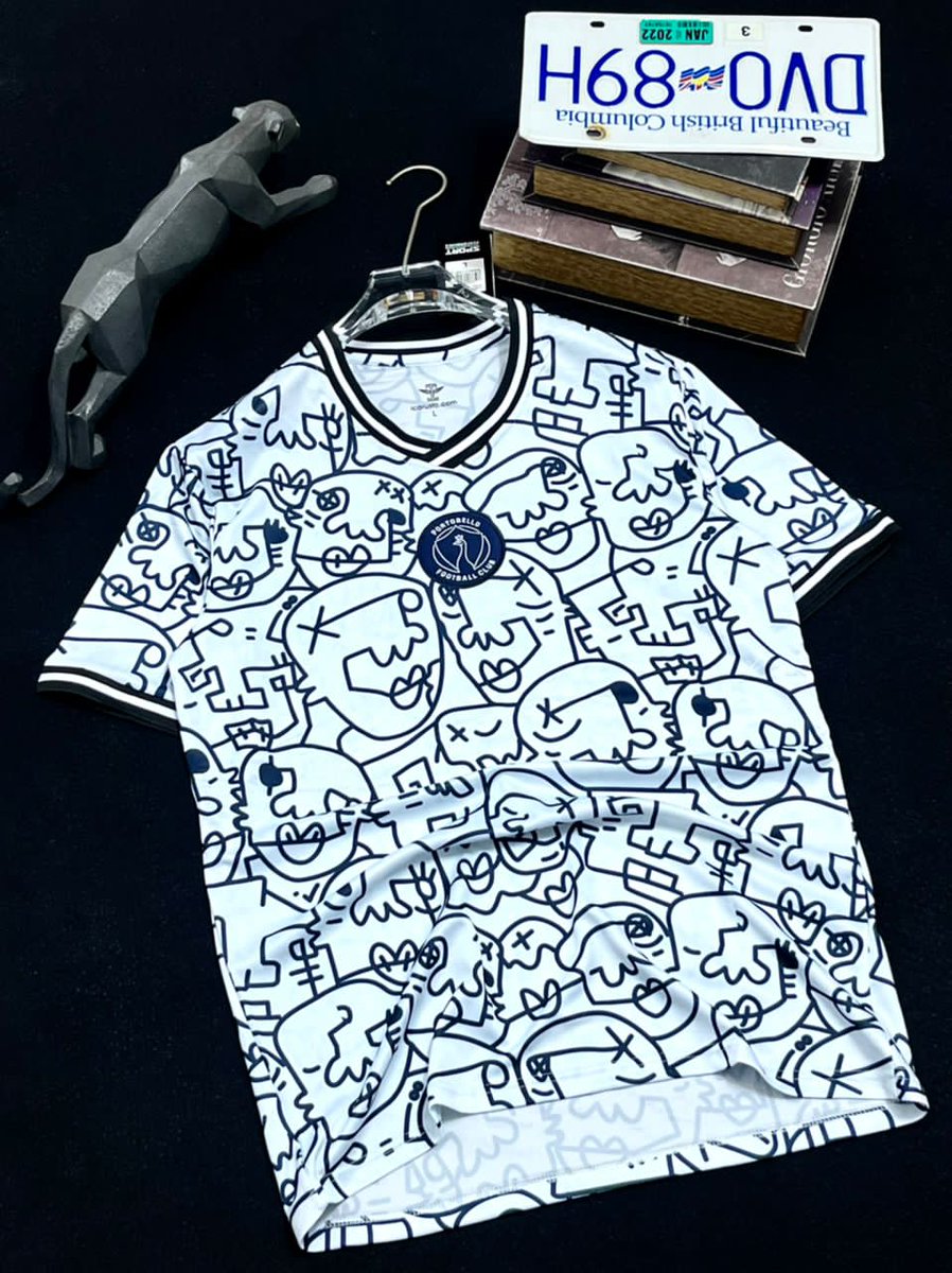 Jibsman1's tweet image. Guess the name of the club, I know it's obvious. 

Price is 8k 

Available sizes M-XXL 

Person with the highest engagement within the next 24 hours gets a free jersey. Delivery on you tho. 

Time starts now